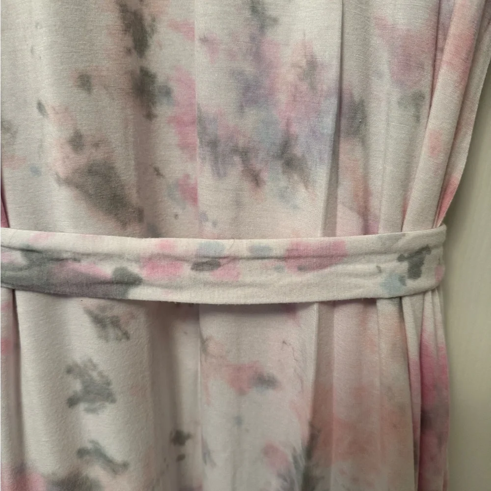 VENUS Pink and Gray Robe with Belt‎ that Ties and slits up both sides